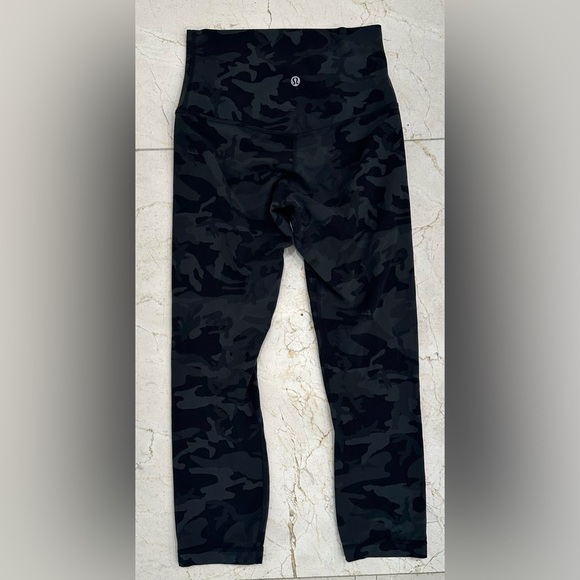 Lululemon‎ women’s leggins cropped size 4 - Picture 1 of 4